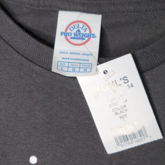 Peanuts Snoopy & Woodstock Christmas Doghouse T-Shirt in Black NWT - Picture 4 of 4